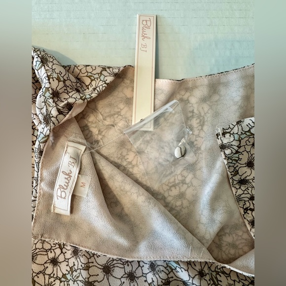 Blush BJ Floral Cropped puffed short sleeve elastic waist NWT Med - Picture 6 of 8